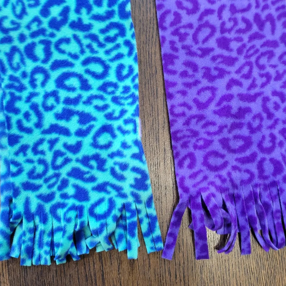 Bundle/Lot of 2 Old Navy fleece scarfs cheetah print Teal purple One Size - Picture 3 of 5